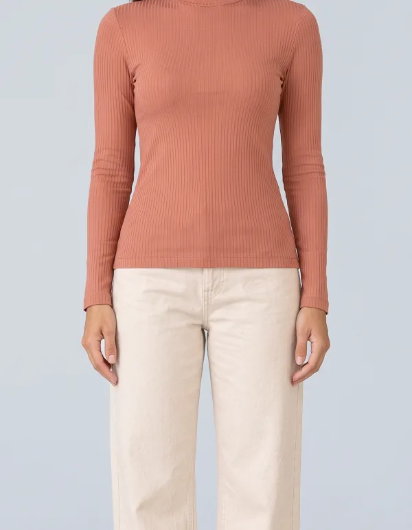 Blusa Canelada Gola Alta, cor Telha, vista de frente