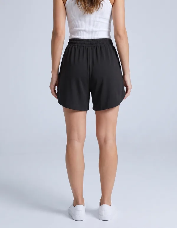 Short Soltinho, cor Preto, vista de costas